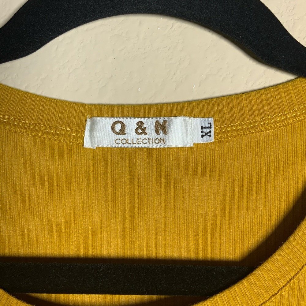 Q&N Women's Yellow Short Sleeve Blouse - Picture 2 of 9